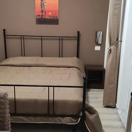 La Rondine Bed ゲストハウス *